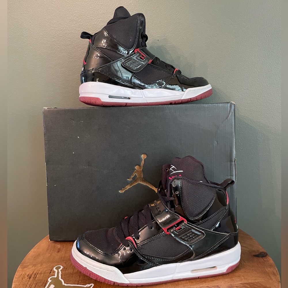 Nike Jordans Flight 45 boys Basketball shoe